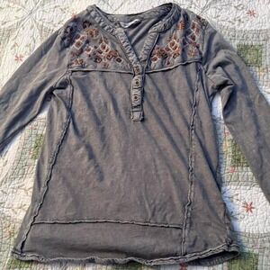 Embroidered Beaded Henley Top Gray Mineral Wash Raw Edge Boho Womens Small Top